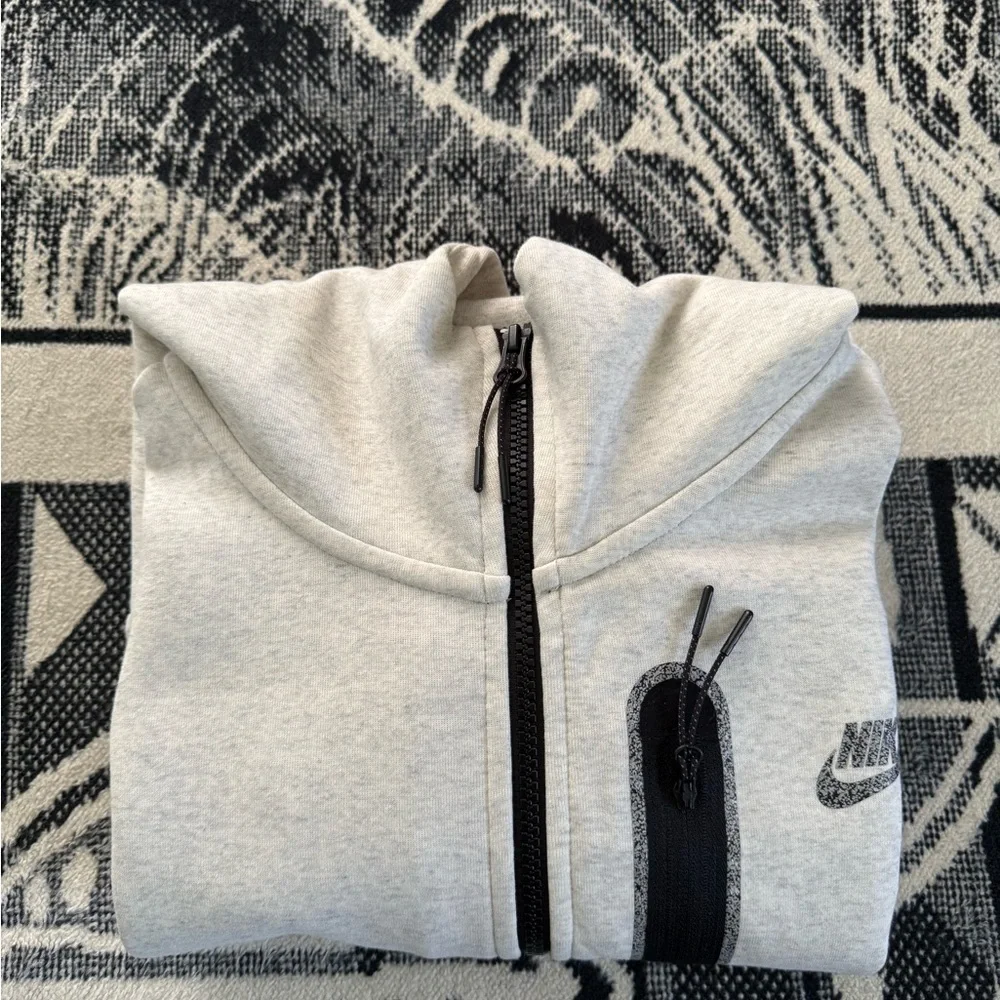 Nike Tech Oatmeal Heather/Reflective Black Reverse/Full-Zip Performance Jacket
